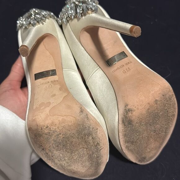 Elegant Cream Stiletto Heels Crystal Embellishments BADGLEY MISCHKA - Picture 5 of 7